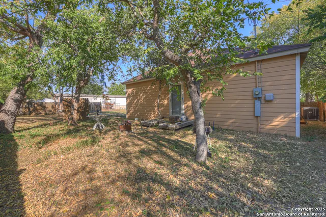 $233,000 | 810 Lamar Street, Luling, TX 78648