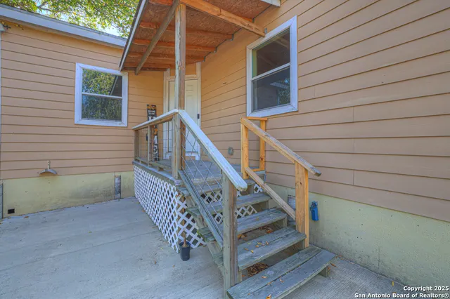 $233,000 | 810 Lamar Street, Luling, TX 78648