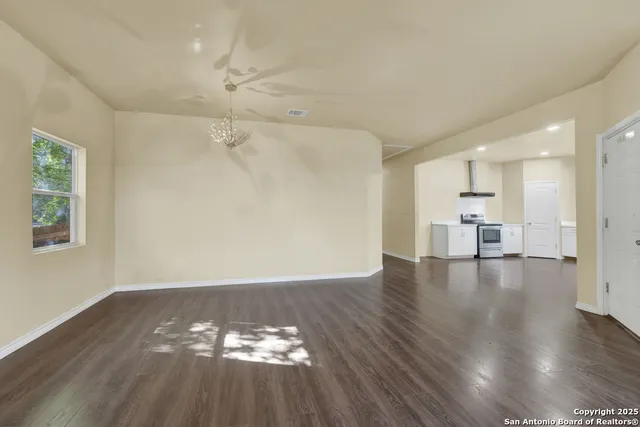 $233,000 | 810 Lamar Street, Luling, TX 78648