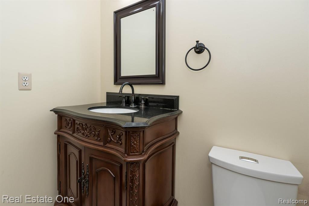 327 Silvervale Drive Rochester, MI 48309 - Photo 15 of 43
