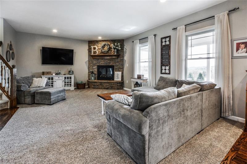 142 Granite Ridge Circle Mars, PA 16046 - Photo 5 of 25 Gallery Image 5