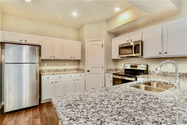 $2,005 | 2069 Paddle Wheel Drive, Jeffersonville, IN 47130