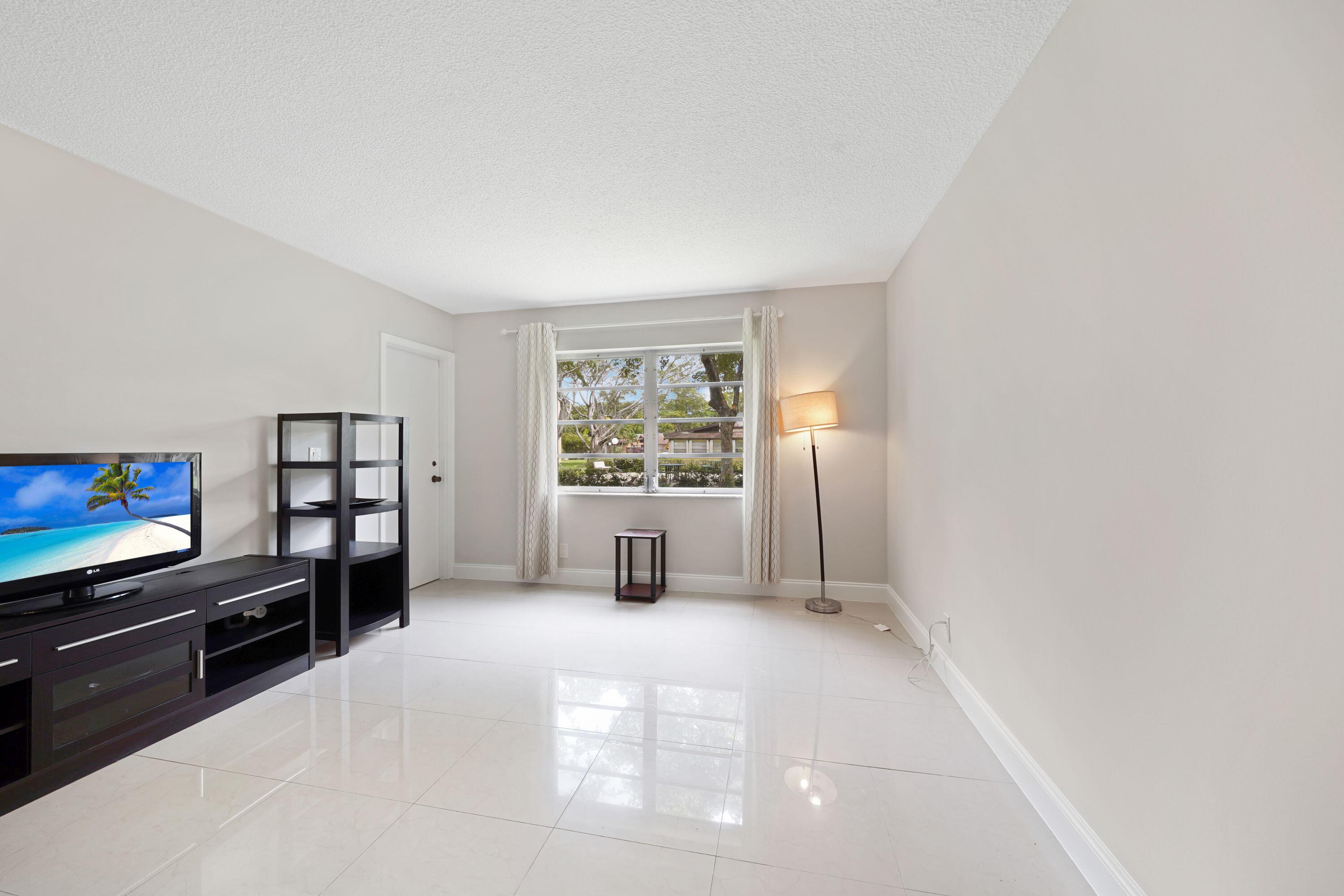 100 Berkley Road, Unit 109 Hollywood, FL 33024 - Photo 15 of 54 11