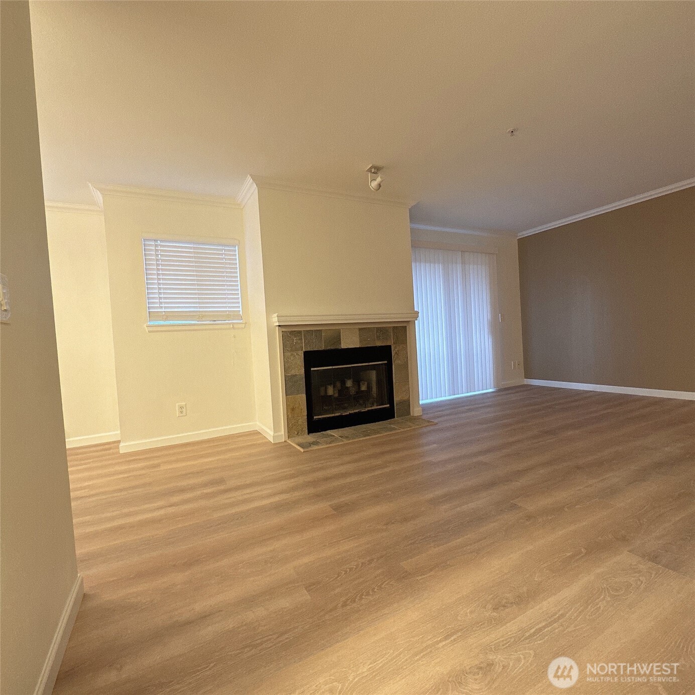 33020 10th Avenue Southwest, Unit A201 Federal Way, WA 98023 - Photo 8 of 15 a view of empty room with a fireplace
