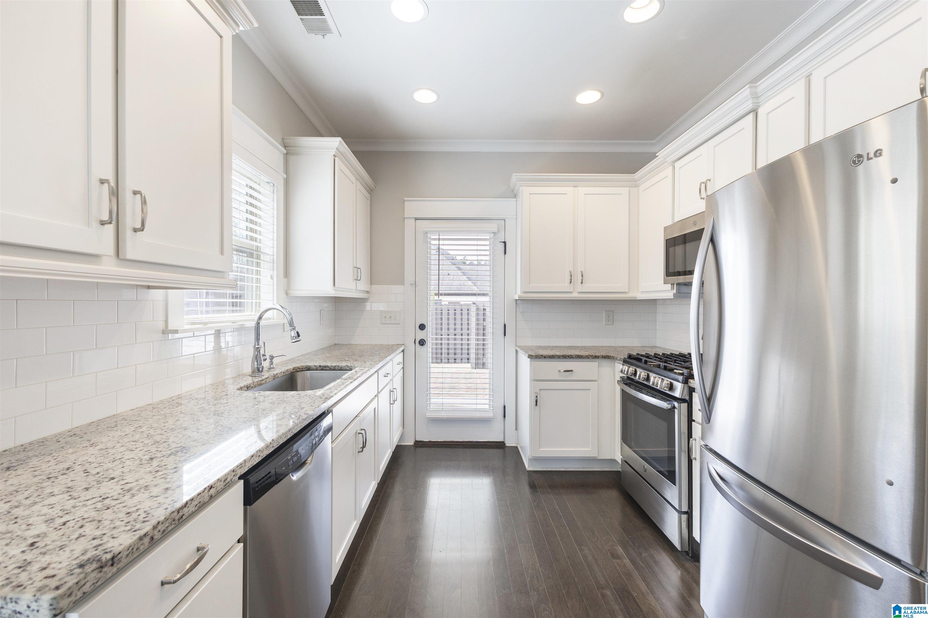 3906 Crest Landing Birmingham, AL 35210 - Photo 12 of 33