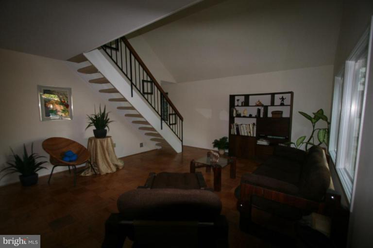 1116 North Rockingham Street Arlington, VA 22205 - Photo 11 of 26 Living Room