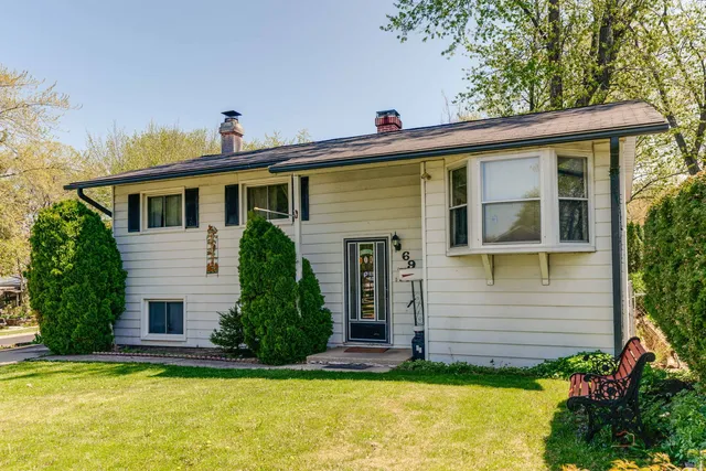 $279,900 | 69 North Greenview Avenue, Mundelein, IL 60060