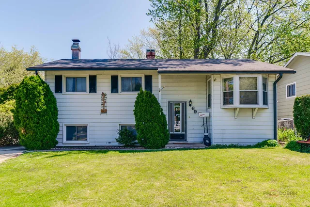 $279,900 | 69 North Greenview Avenue, Mundelein, IL 60060