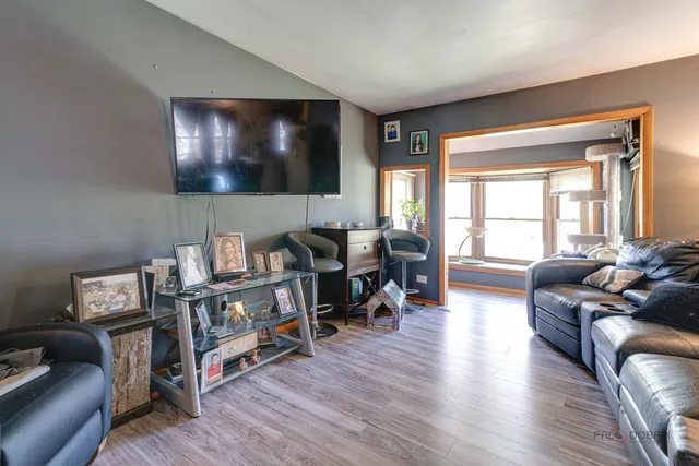 $279,900 | 69 North Greenview Avenue, Mundelein, IL 60060