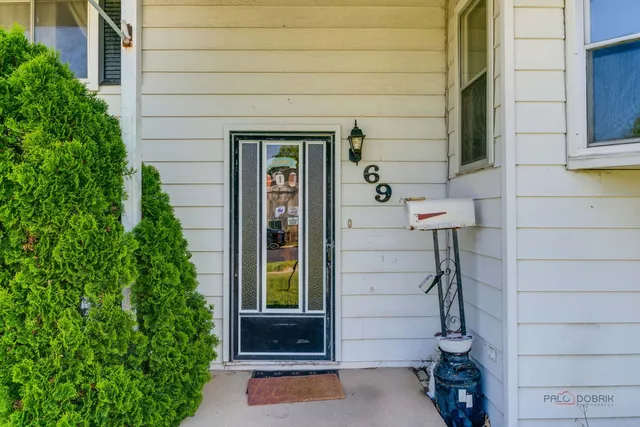 $279,900 | 69 North Greenview Avenue, Mundelein, IL 60060