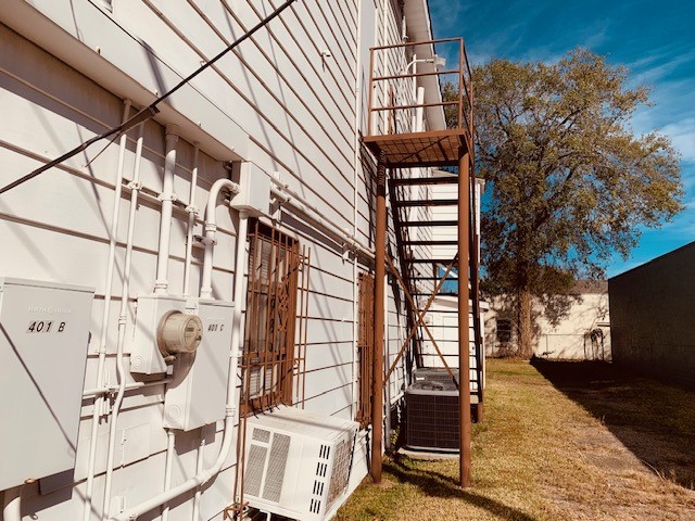 401 East Main Street Humble, TX 77338 - Photo 7 of 36 a view of entryway with wooden floor