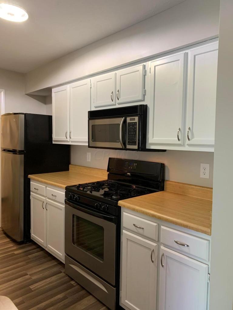 2265 Hedgerow Road, Unit 2265F Columbus, OH 43220 - Photo 6 of 18 Kitchen