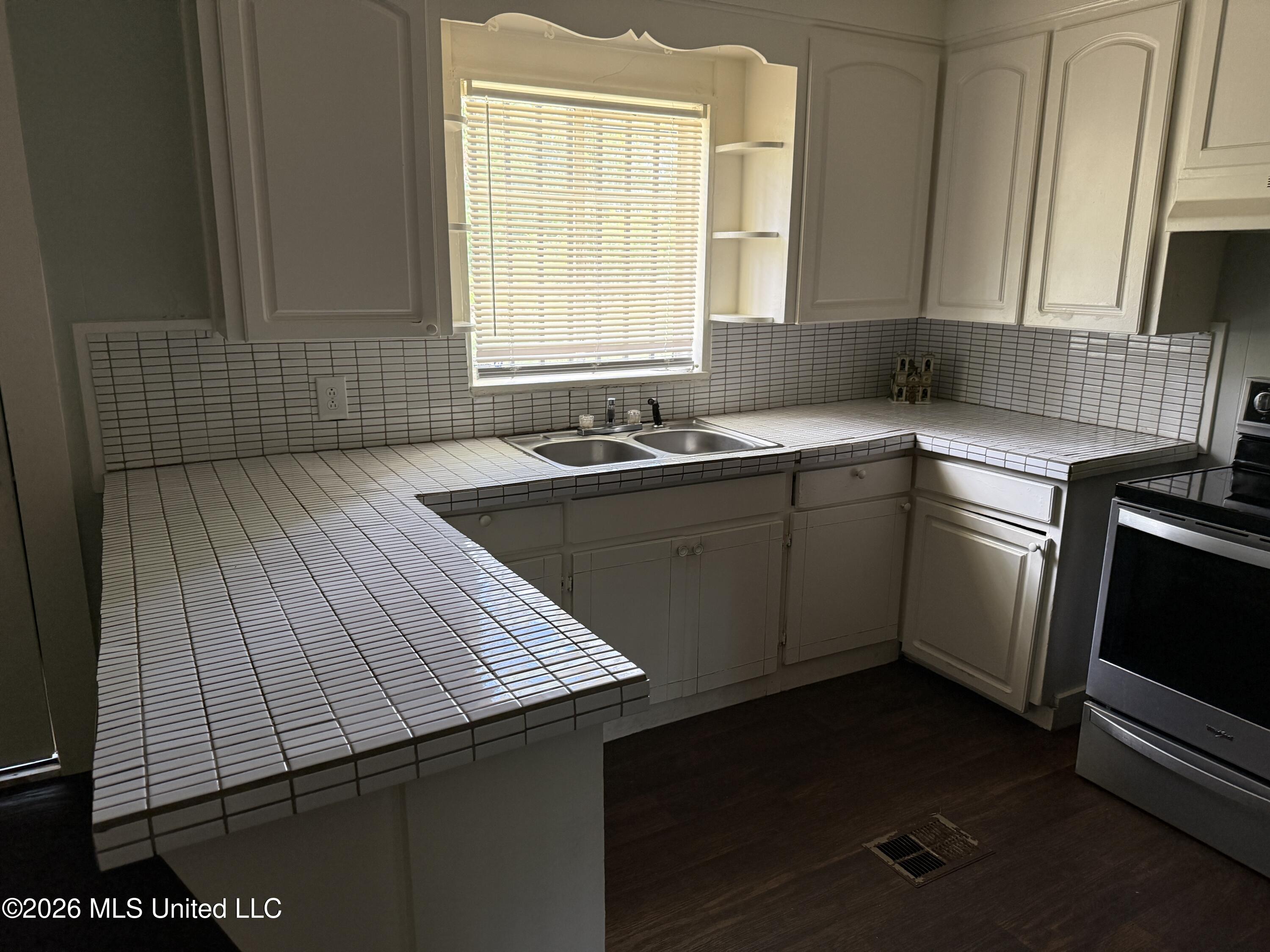 2533 Paden Street Jackson, MS 39204 - Photo 7 of 28 IMG_0356