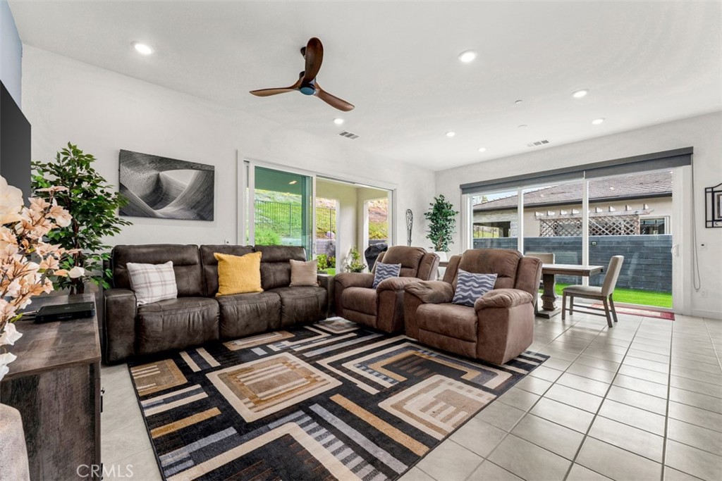 405 Sunrise Road Rancho Mission Viejo, CA 92694 - Photo 14 of 46 Living Area