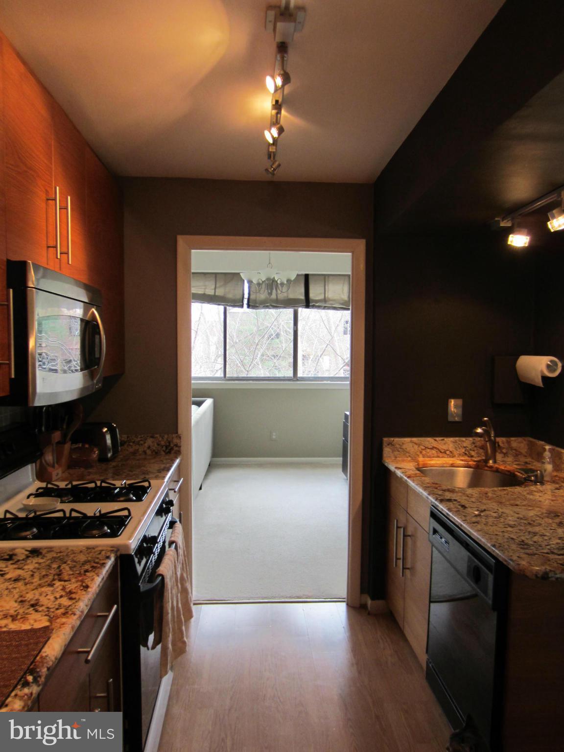 11260 Chestnut Grove Square, Unit 337 Reston, VA 20190 - Photo 5 of 15 Kitchen