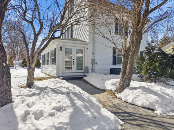 $850,000 | 96 Lafayette Road, Hampton Falls, NH 03844