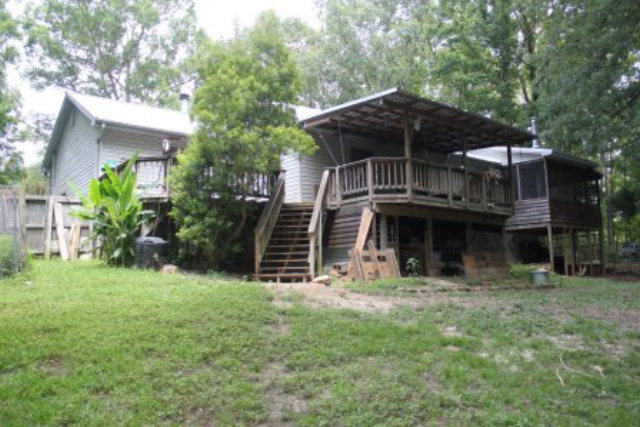 85 Woods Road Juliette, GA 31046 - Photo 32 of 36 a view of a house with backyard and sitting area