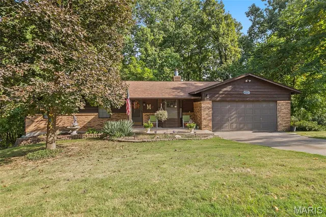 $299,500 | 5190 North Royale Drive, Imperial, MO 63052