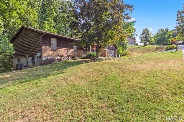 $299,500 | 5190 North Royale Drive, Imperial, MO 63052