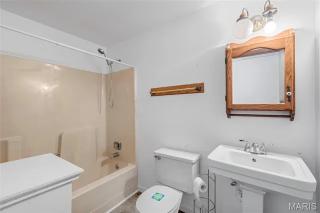 $299,500 | 5190 North Royale Drive, Imperial, MO 63052