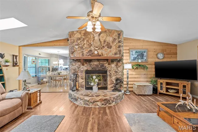 $299,500 | 5190 North Royale Drive, Imperial, MO 63052