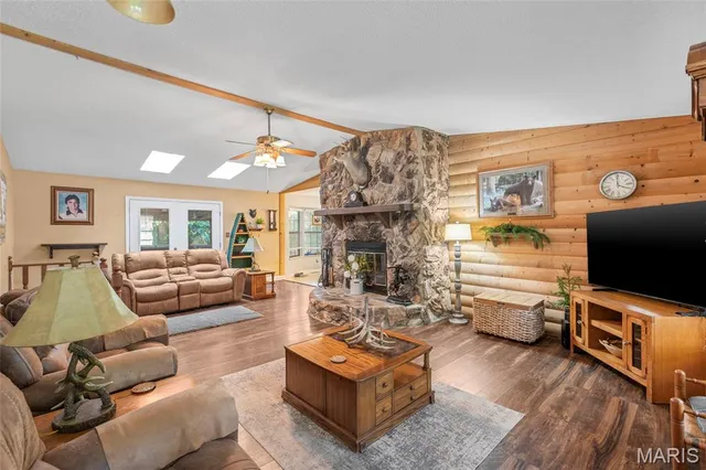 $299,500 | 5190 North Royale Drive, Imperial, MO 63052