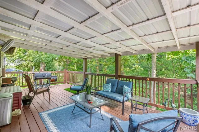 $299,500 | 5190 North Royale Drive, Imperial, MO 63052