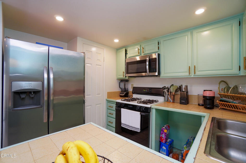 2077 East Bard Road Oxnard, CA 93033 - Photo 10 of 18