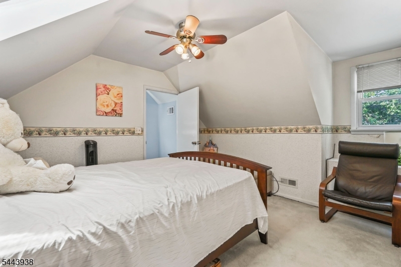 57 Ivanhoe Terrace Bloomfield, NJ 07003 - Photo 23 of 37