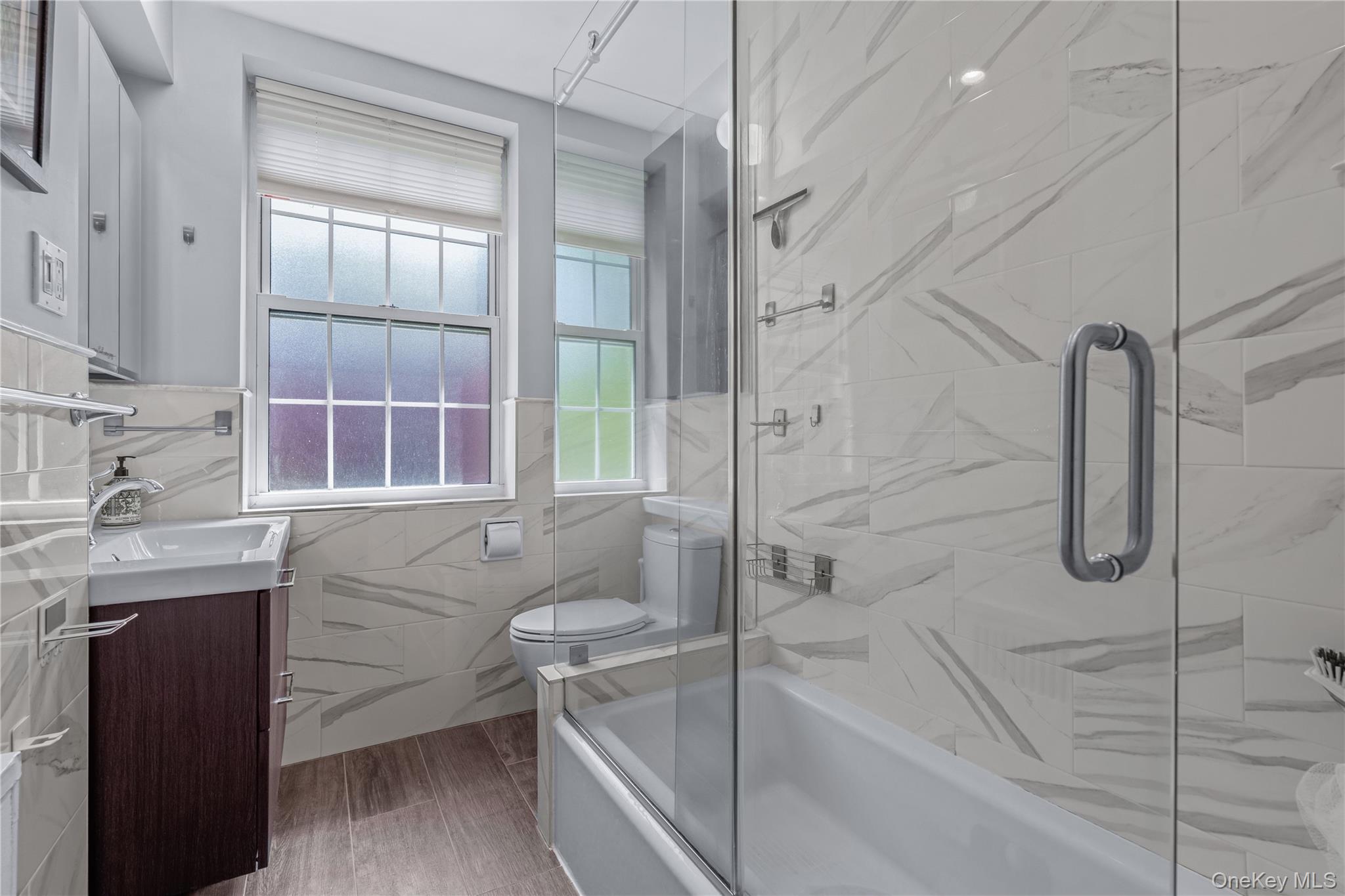90 Knightsbridge Road, Unit 3N Great Neck, NY 11021 - Photo 13 of 16