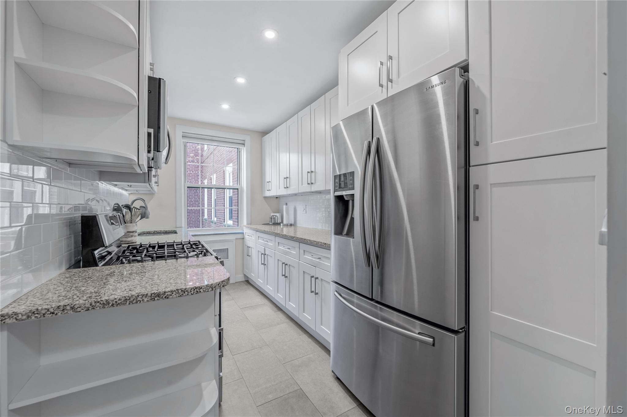90 Knightsbridge Road, Unit 3N Great Neck, NY 11021 - Photo 8 of 16