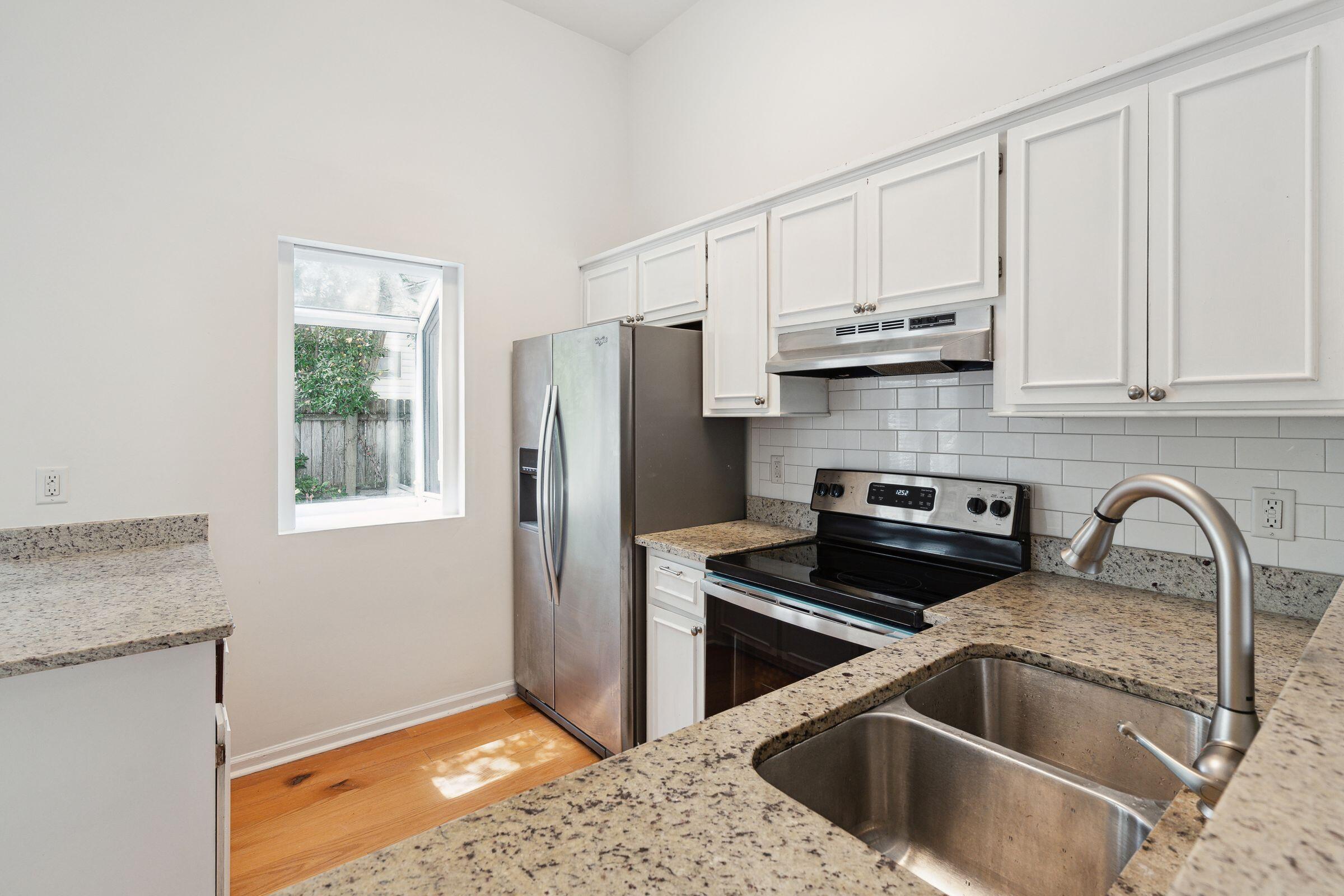 1106 Secessionville Road Charleston, SC 29412 - Photo 11 of 32 1106Secessionville-KeenEyeMarketing-012
