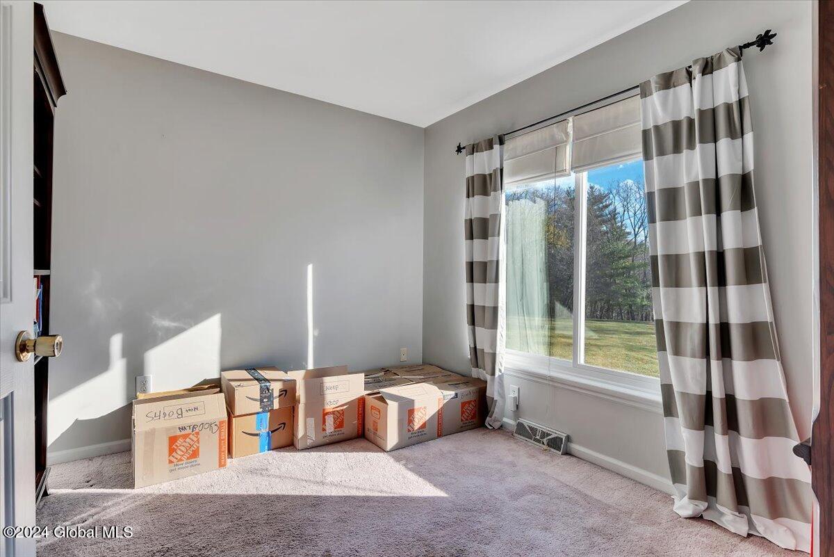 36 Falcon Chase Rensselaer, NY 12144 - Photo 21 of 47 21-P1256284