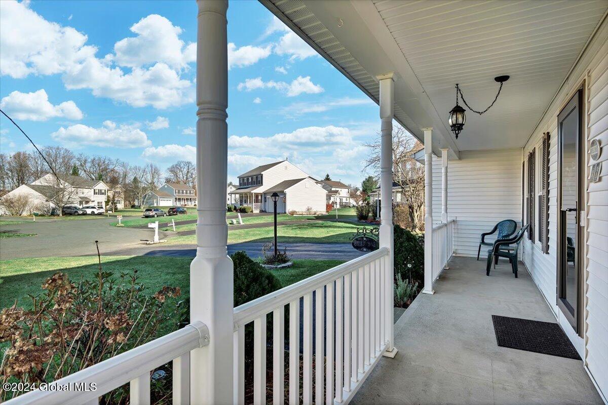 36 Falcon Chase Rensselaer, NY 12144 - Photo 4 of 47 04-P1256131