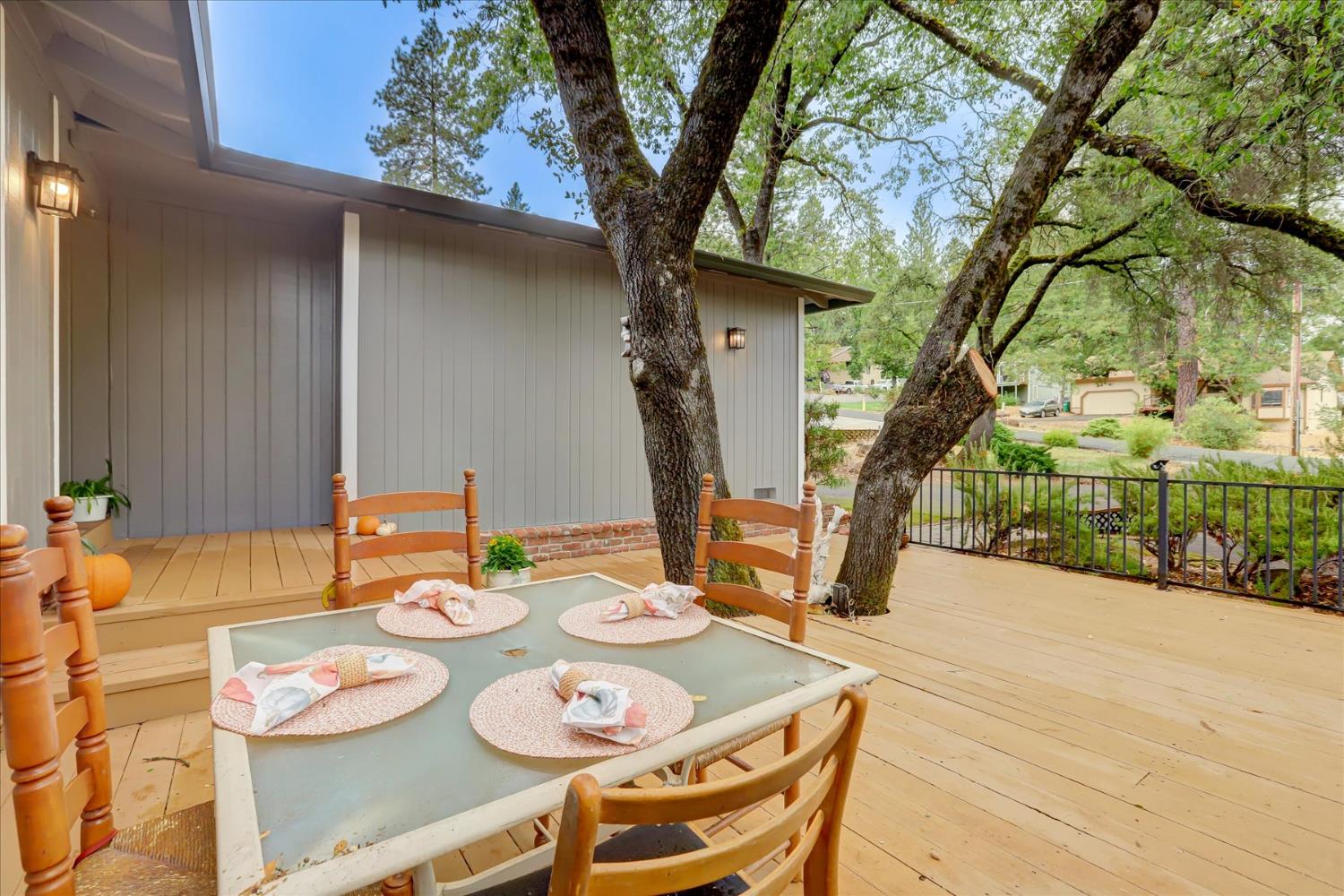 11219 Bobolink Way Auburn, CA 95602 - Photo 4 of 45