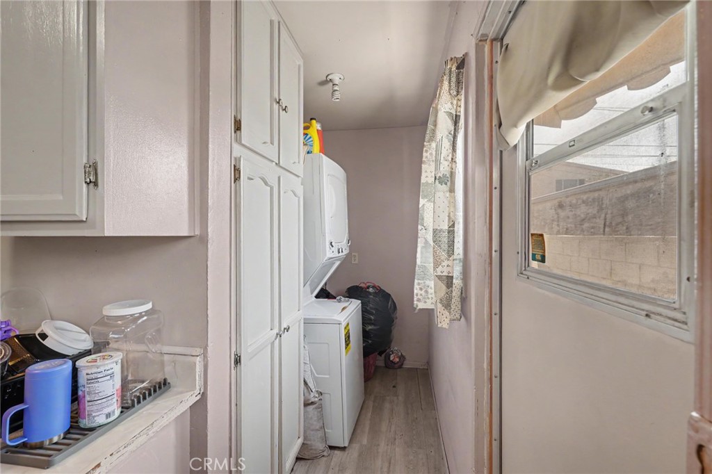 1903 North Grape Avenue Compton, CA 90222 - Photo 8 of 14 Main house Laundry