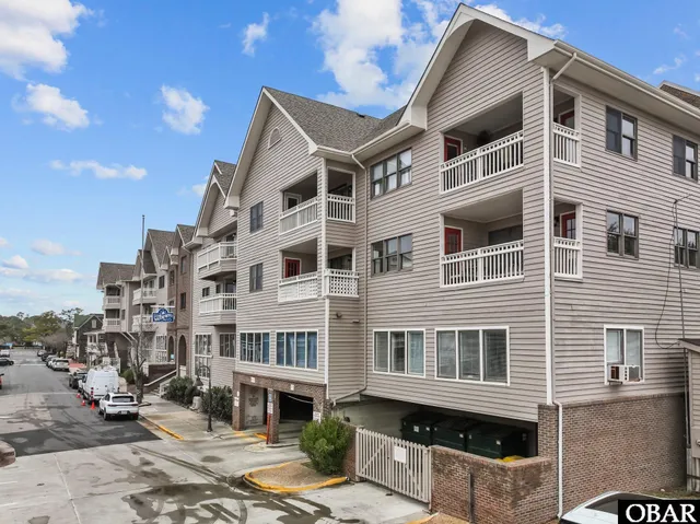 $400,000 | 207 Queen Elizabeth Avenue, Unit 17, Manteo, NC 27954