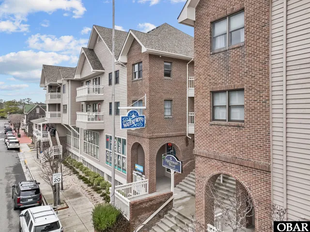 $400,000 | 207 Queen Elizabeth Avenue, Unit 17, Manteo, NC 27954