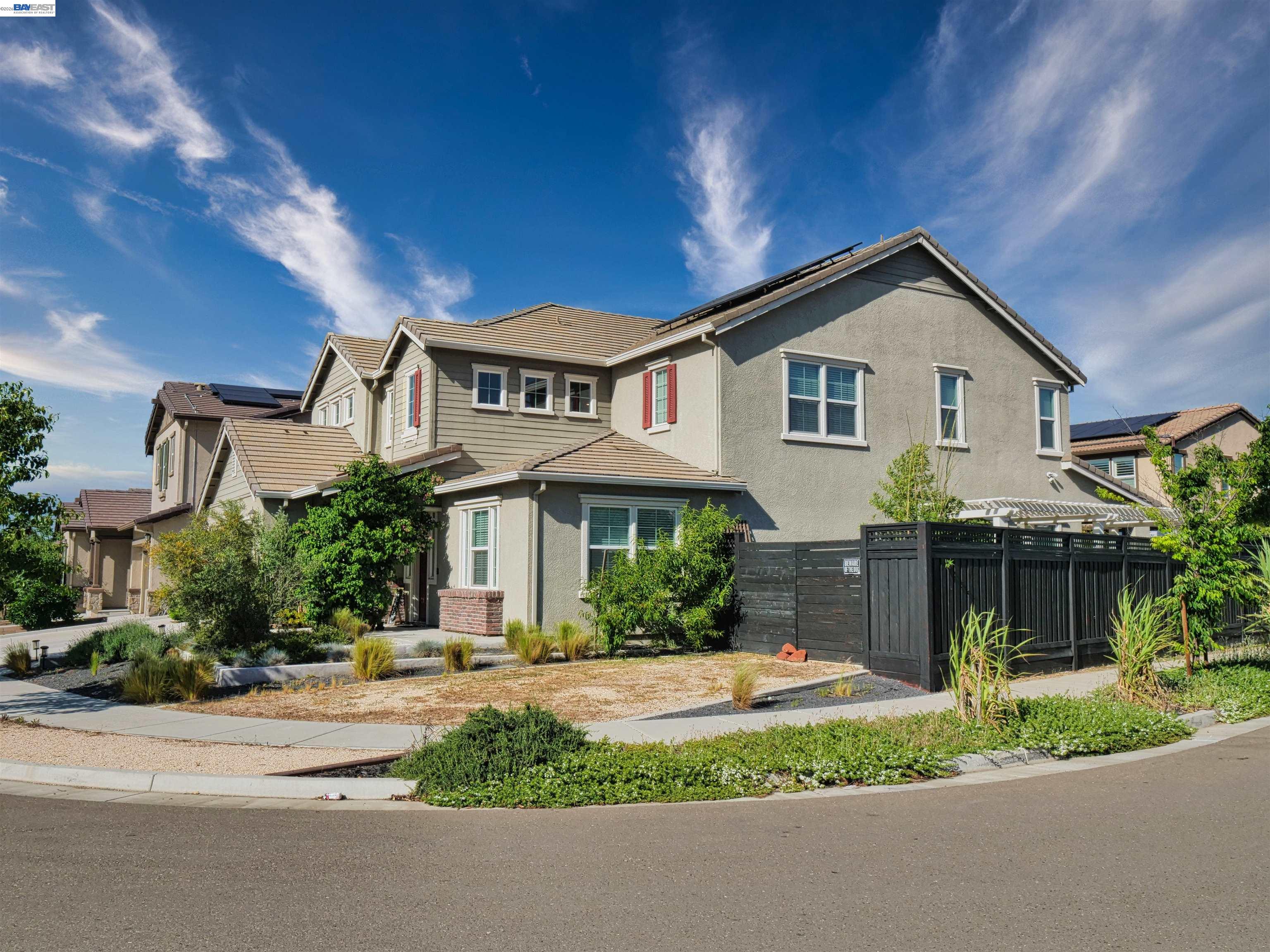 2582 Azalea Avenue Tracy, CA 95376 - Photo 3 of 56