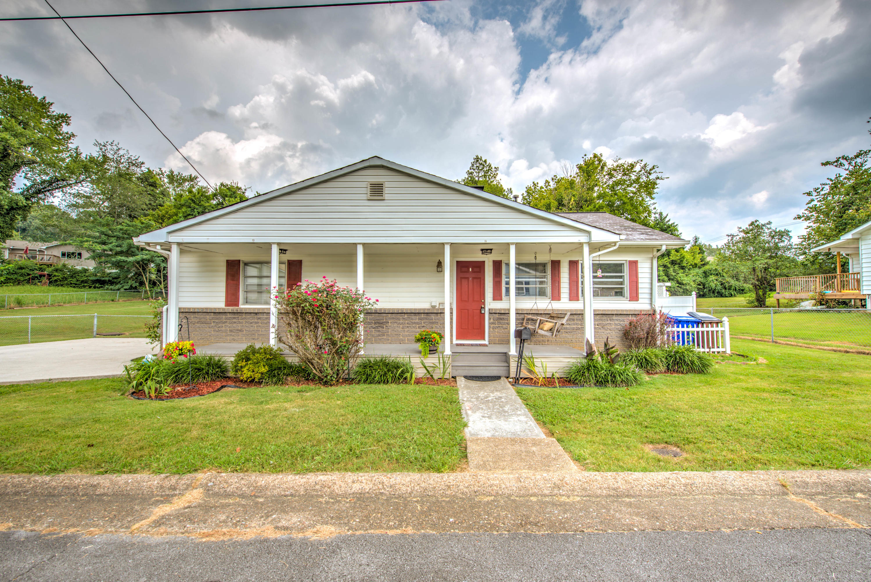 104 Thelma Road Oak Ridge, TN 37830 - Photo 1 of 28 1