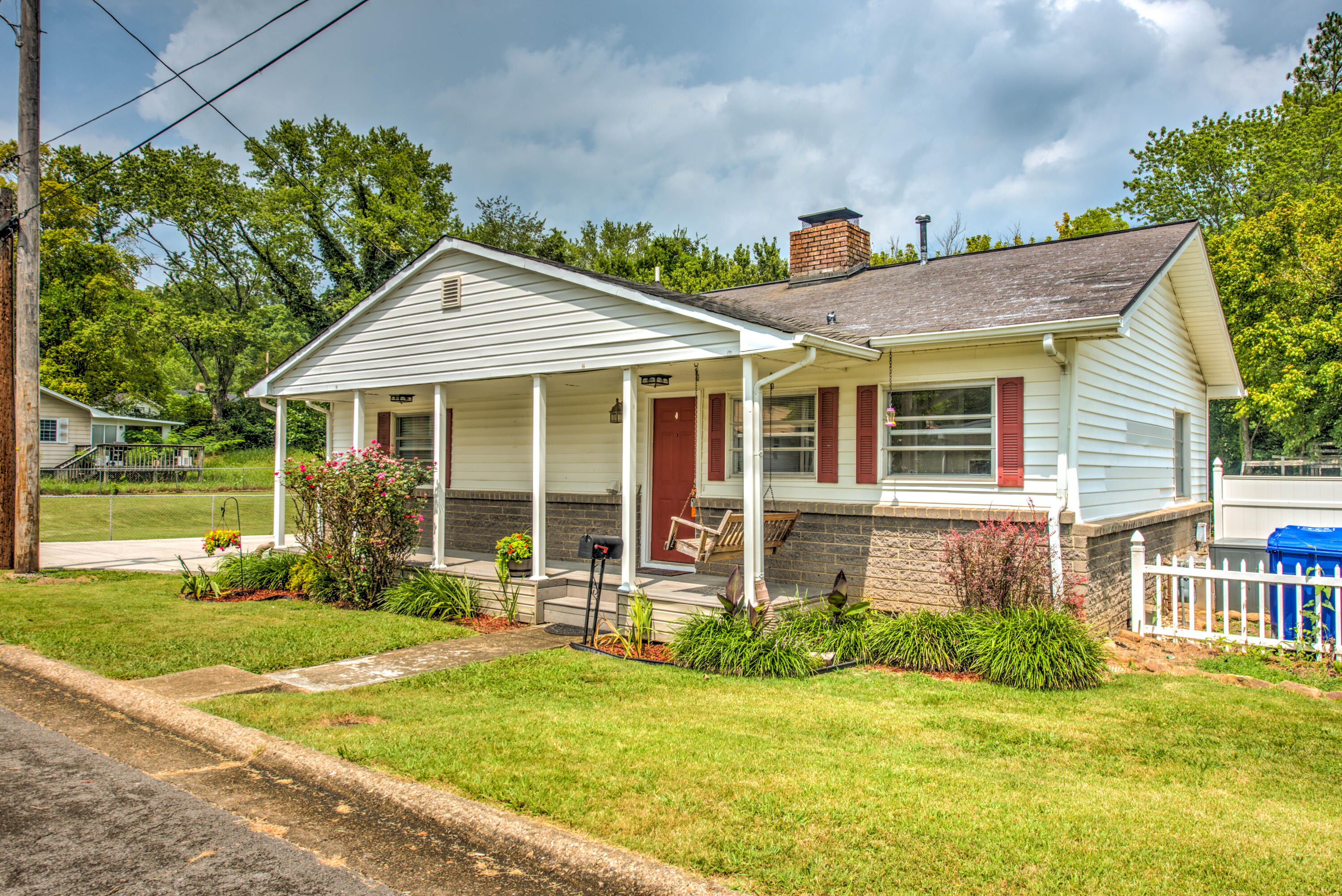 104 Thelma Road Oak Ridge, TN 37830 - Photo 3 of 28 3