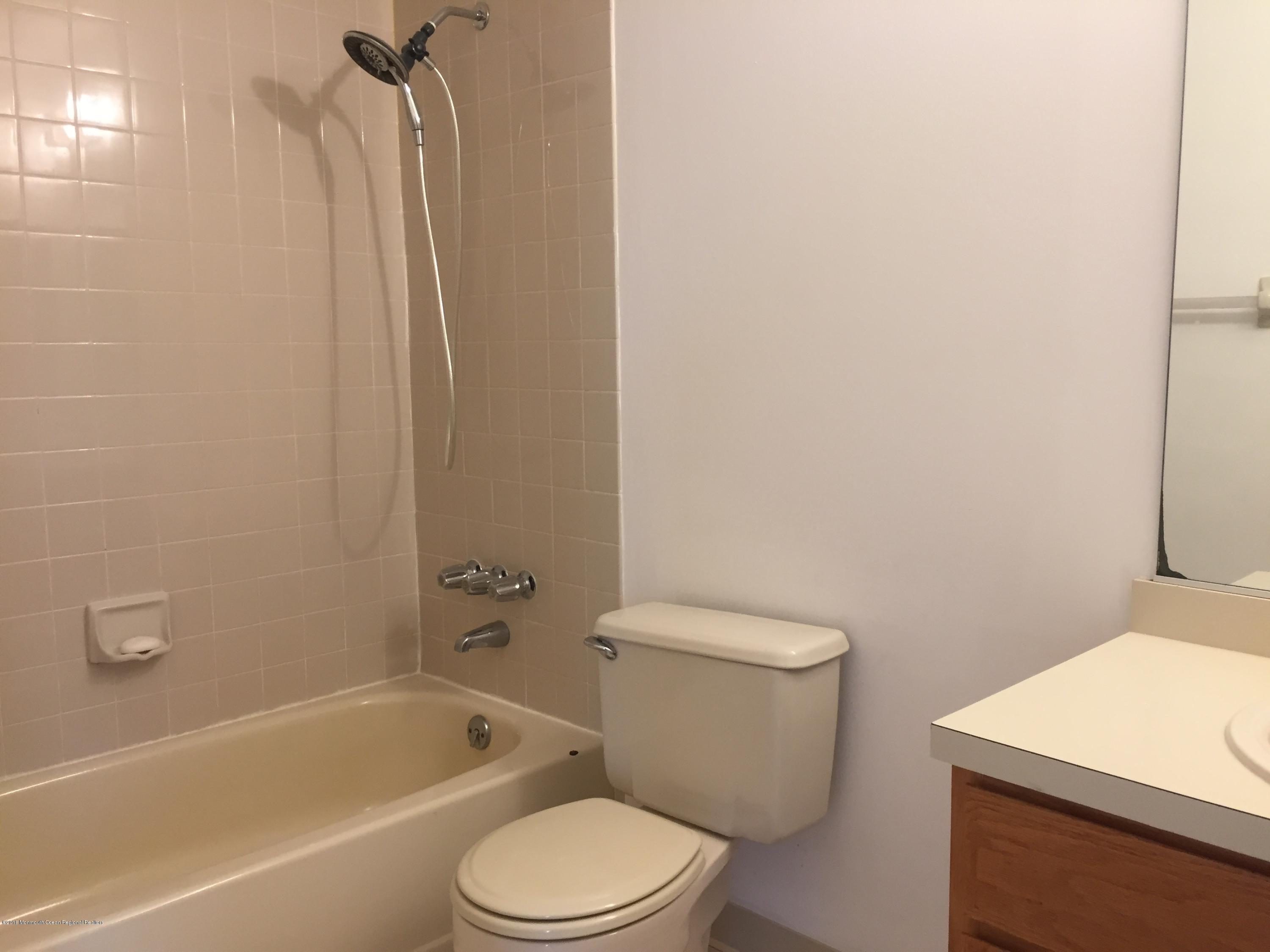 60 County Road, Unit K056 Cliffwood, NJ 07721 - Photo 17 of 18 Bathroom 2