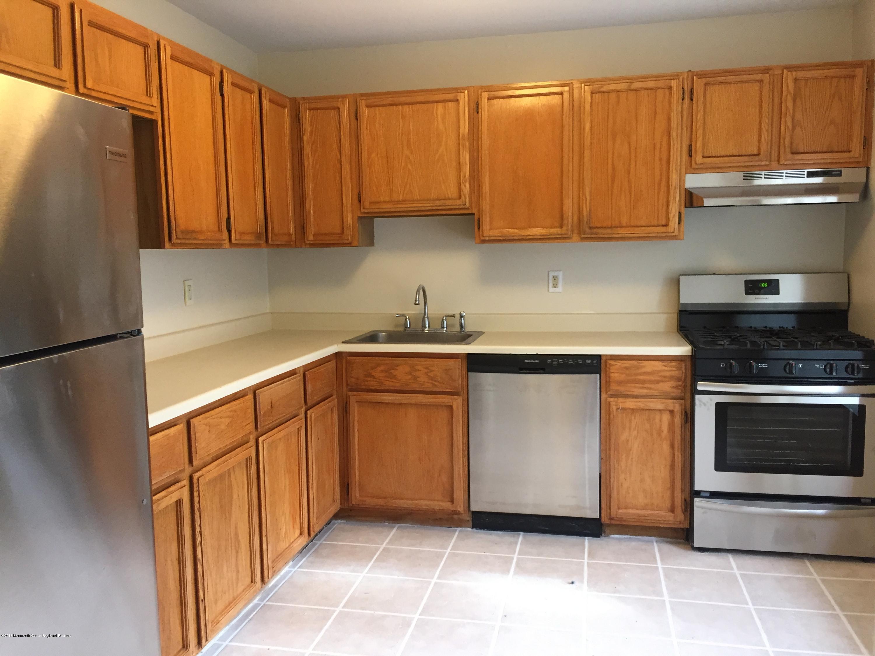 60 County Road, Unit K056 Cliffwood, NJ 07721 - Photo 3 of 18 Kitchen