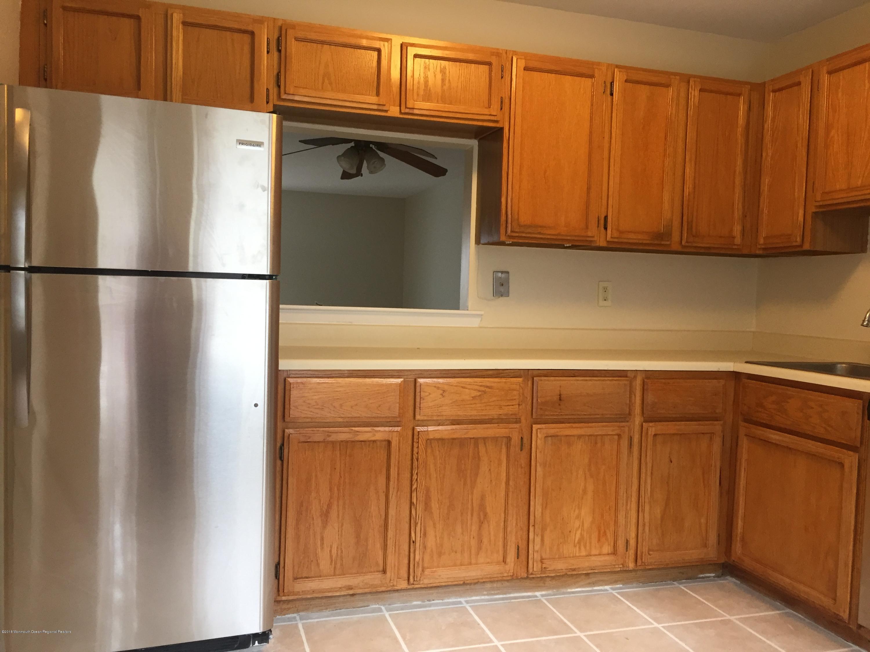60 County Road, Unit K056 Cliffwood, NJ 07721 - Photo 4 of 18 Kitchen