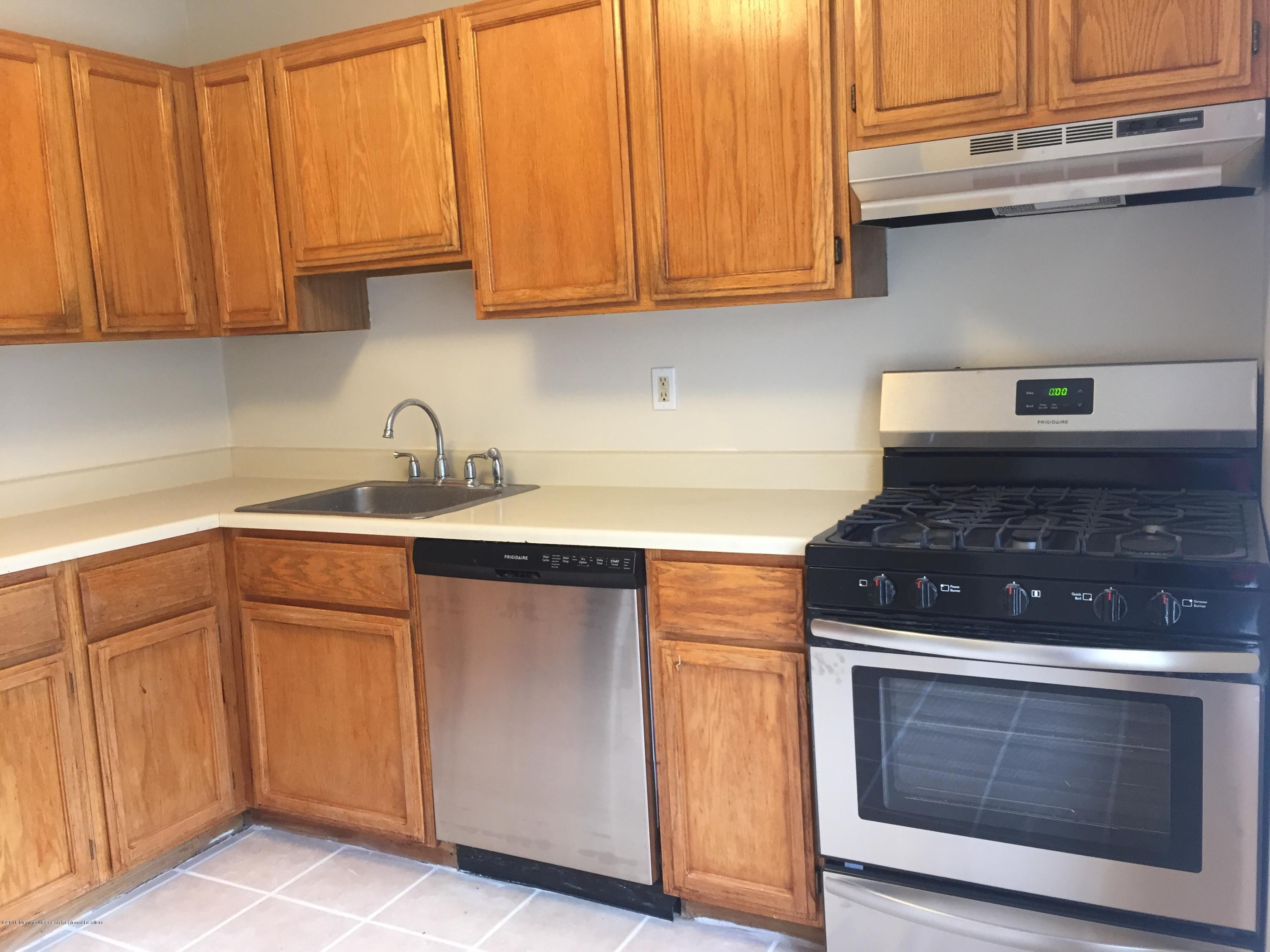 60 County Road, Unit K056 Cliffwood, NJ 07721 - Photo 5 of 18 Kitchen