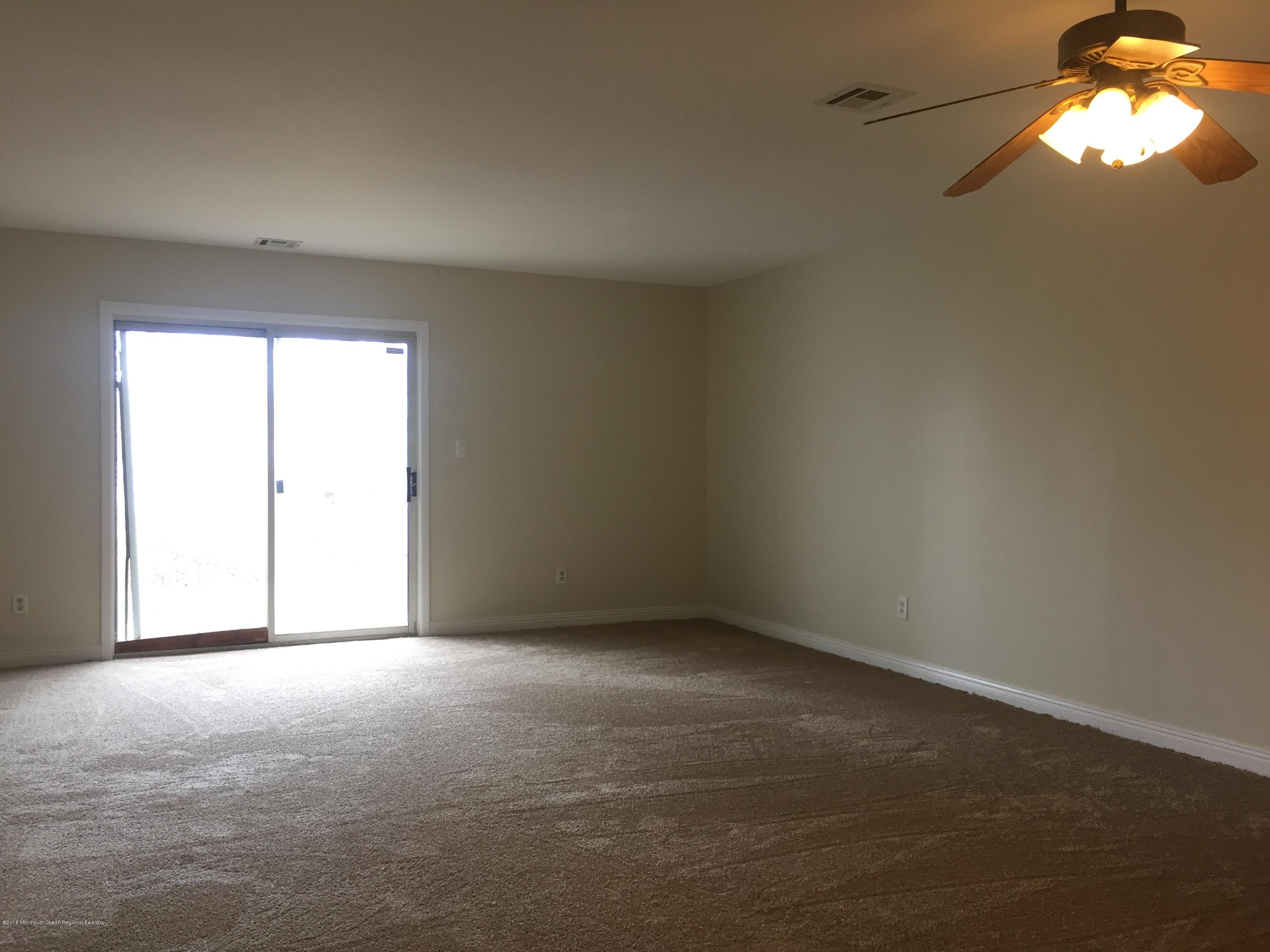 60 County Road, Unit K056 Cliffwood, NJ 07721 - Photo 8 of 18 Living Room