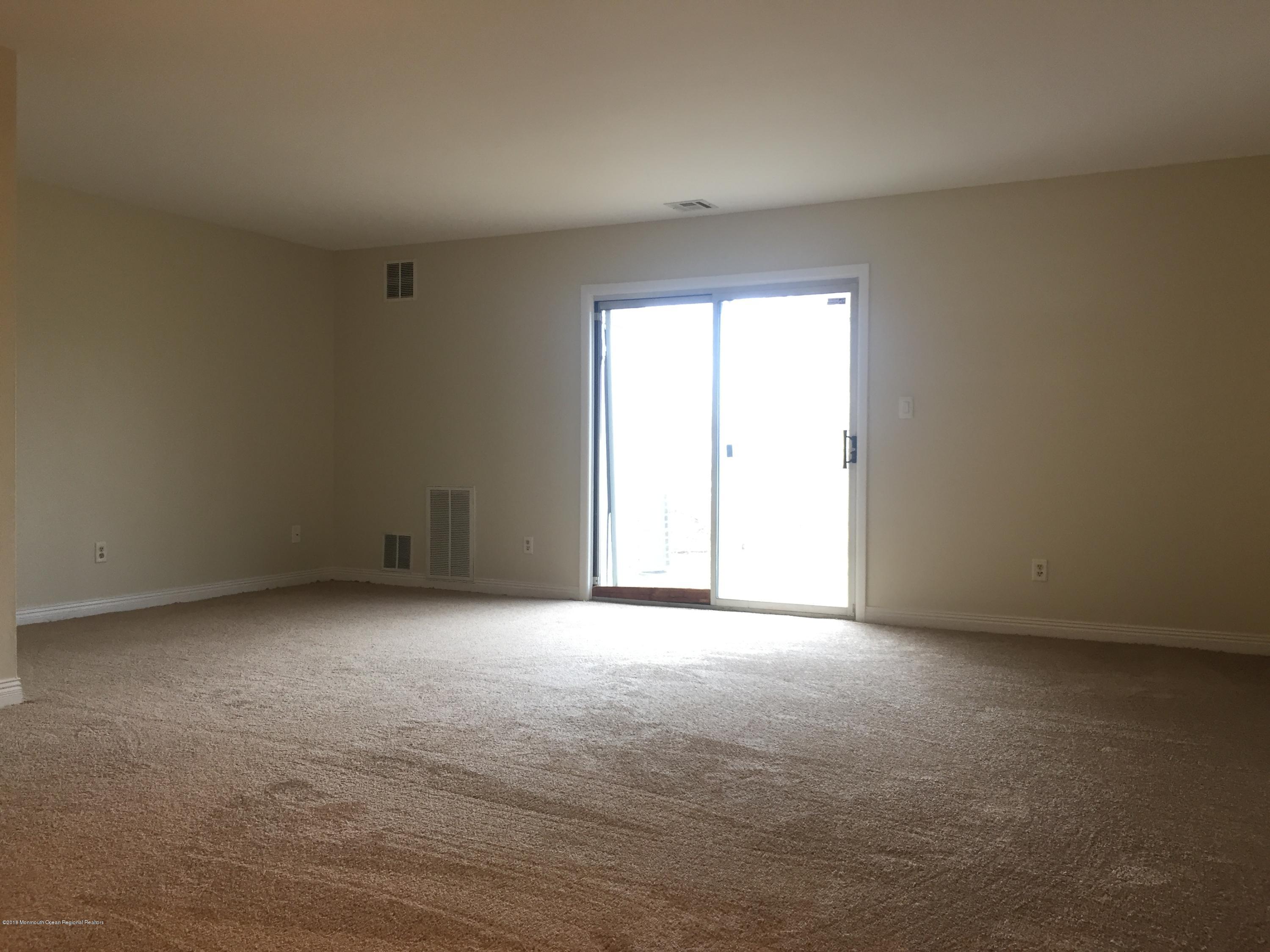 60 County Road, Unit K056 Cliffwood, NJ 07721 - Photo 9 of 18 Living Room