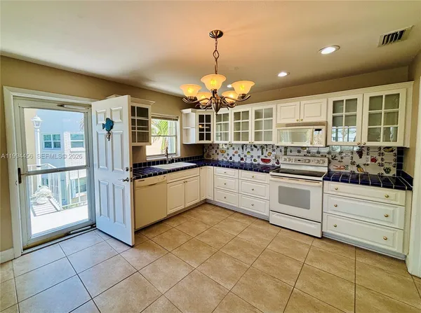 $1,850 | 1323 Bayshore Drive, Unit 203, Fort Pierce, FL 34949