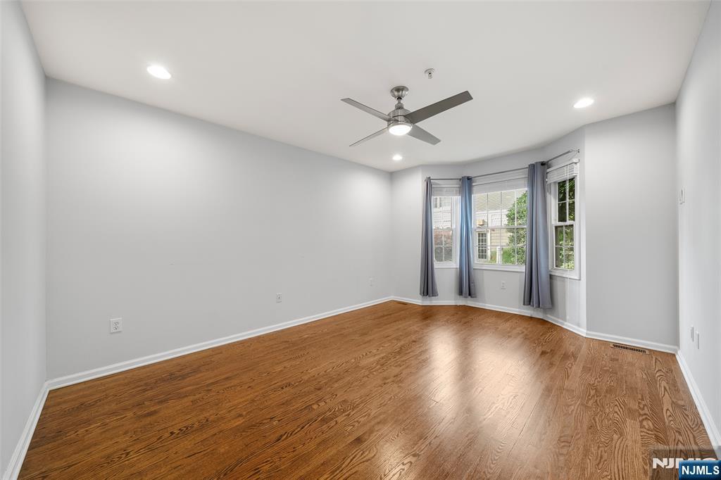 155 The Promenade Edgewater, NJ 07020 - Photo 14 of 26