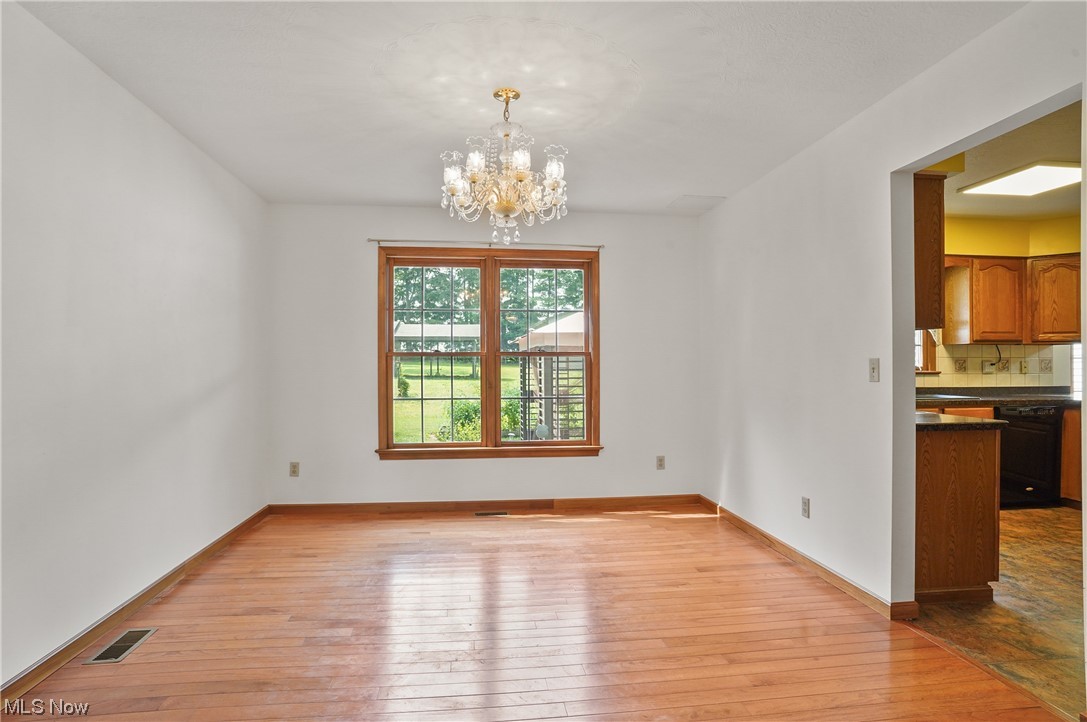 8314 Henderson Road Diamond, OH 44412 - Photo 10 of 35